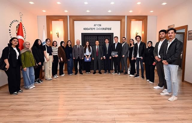 Afyon Kocatepe Üniversitesi'nde GİKAT Çalışmaları Rektör Karakaş'a Sunuldu