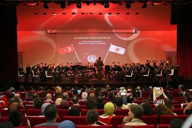 TSK Armoni Mızıkası, Afyonkarahisar'da Tarihi Konser Verdi