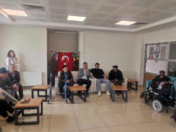Emirdağ Huzurevi'nde Mutlu Anlar: Başkan Yardımcısı Kalender'den Destek