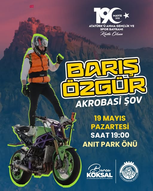 19 Mayıs Atatürk'ü Anma Günü Kutlamalarında Nefes Kesen Akrobasi Gösterisi
