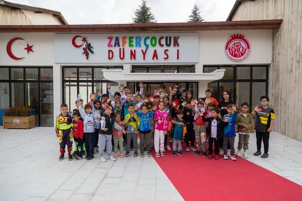 Afyonkarahisar'da Avrupa Motokros Şampiyonası Coşkusu Zafer Çocuk Dünyası'nda