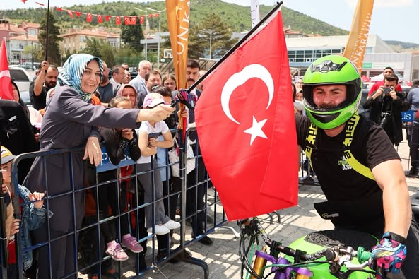 Afyonkarahisar'da 19 Mayıs Coşkusu: Gençler Motosiklet Gösterisine Akın Etti