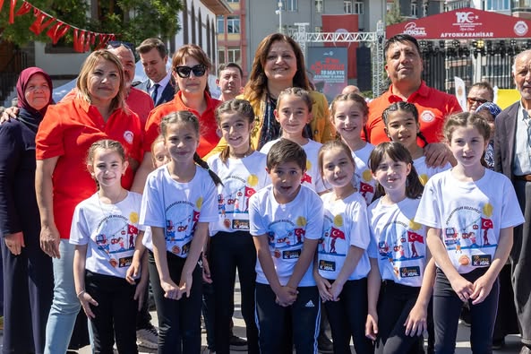 Afyonkarahisar'da 19 Mayıs Coşkusu Zafer Meydanı'nda Yaşandı