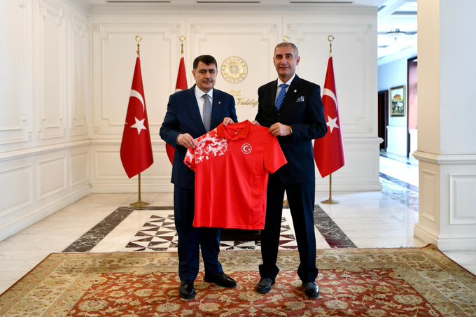 Vali Şahin'den Atletizm Ziyareti