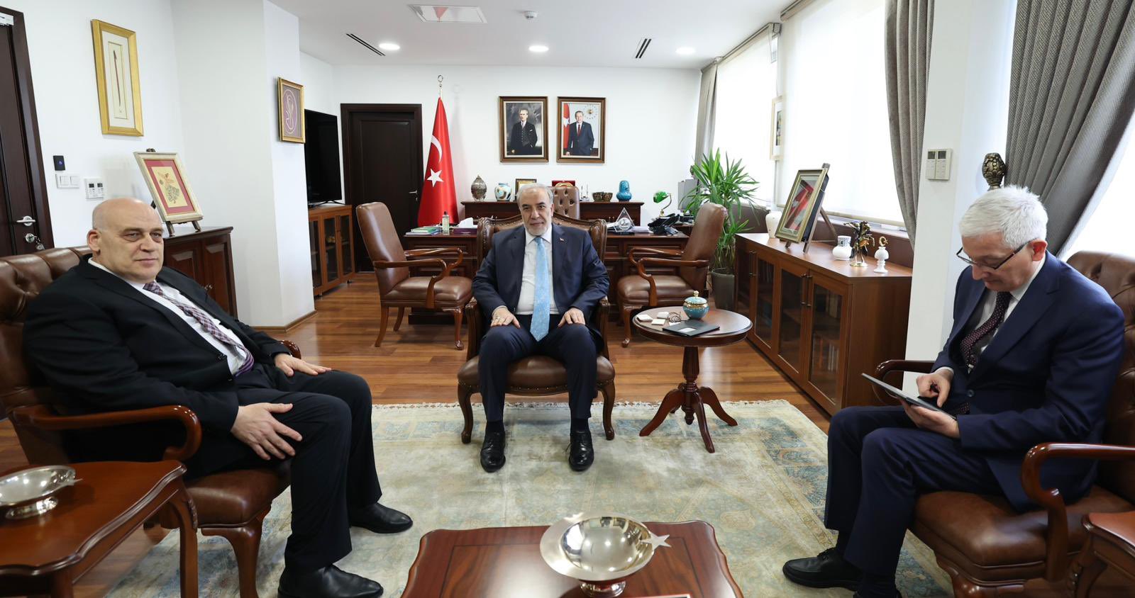 Kulaklıkaya, Abujaiş'i Kabul Etti