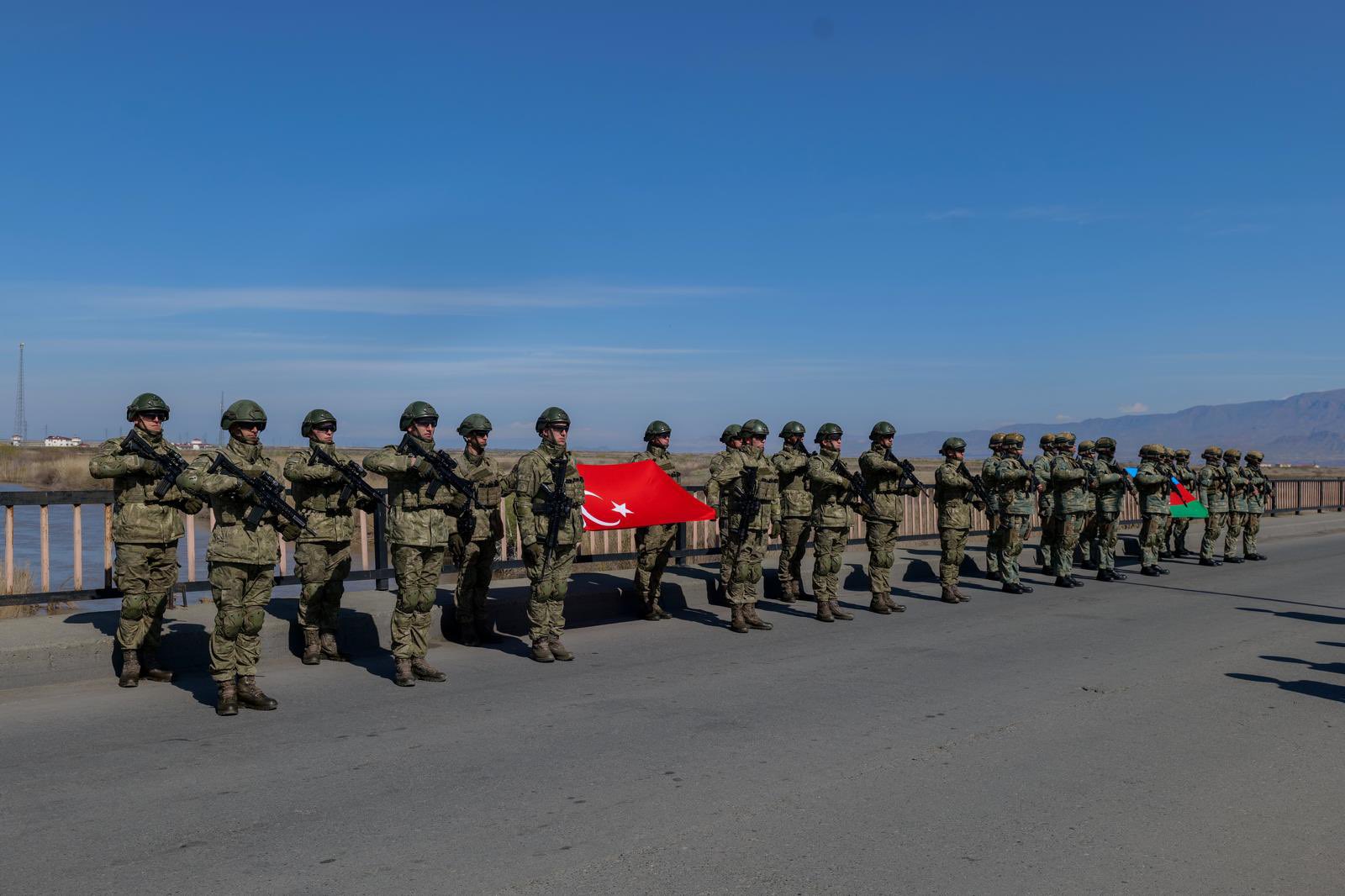 Nahçıvan Birlikleri Türkiye'de