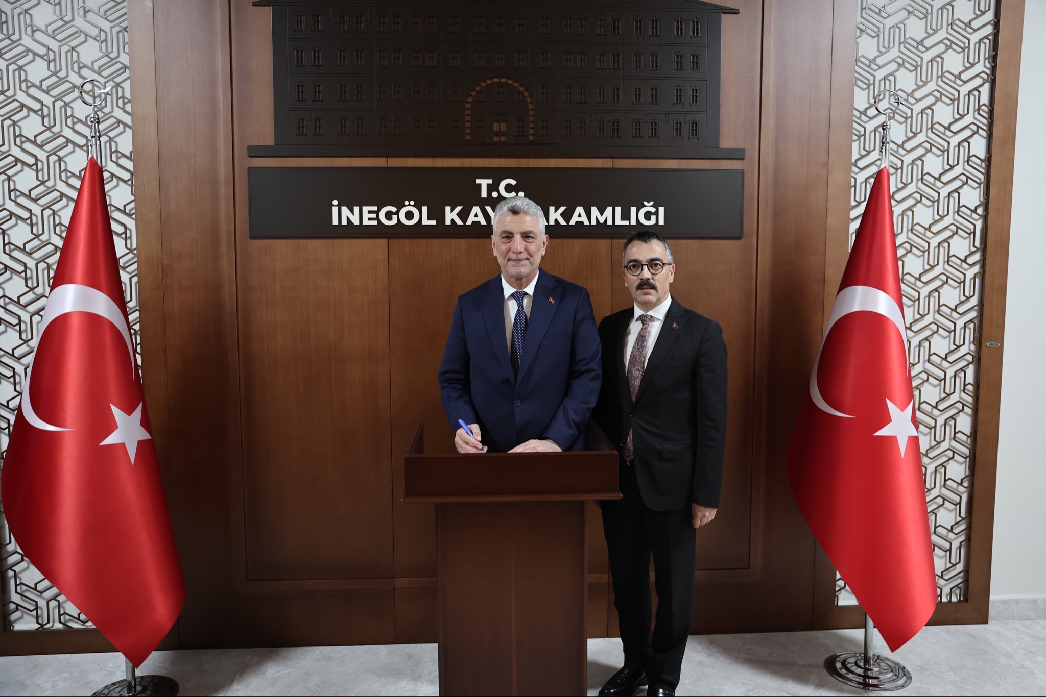 İnegöl Mobilya Fuarı'nda önemli ziyaretler gerçekleşti