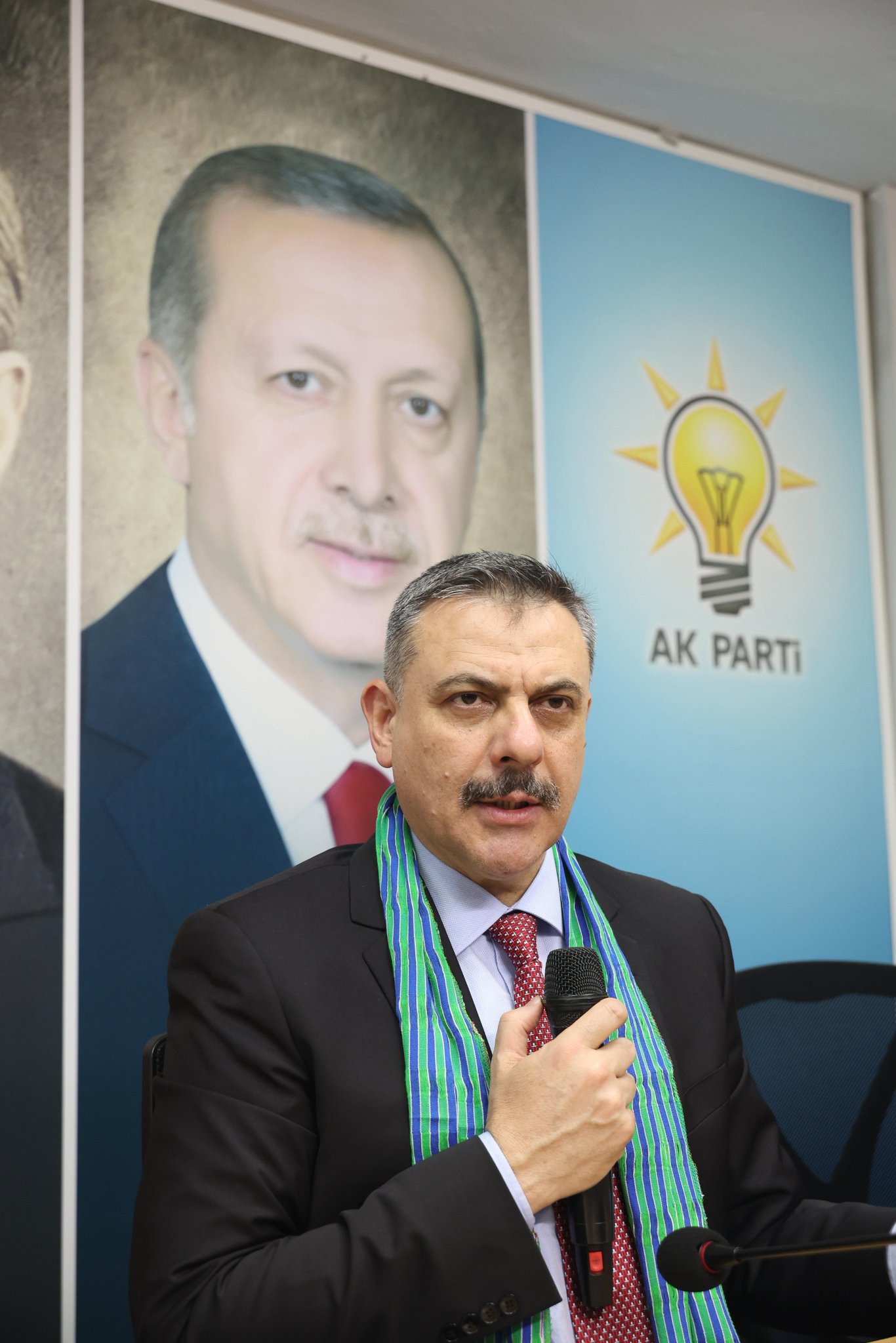 İçişleri Bakanı Rize'de AK Parti İl Başkanlığı'nı ziyaret etti