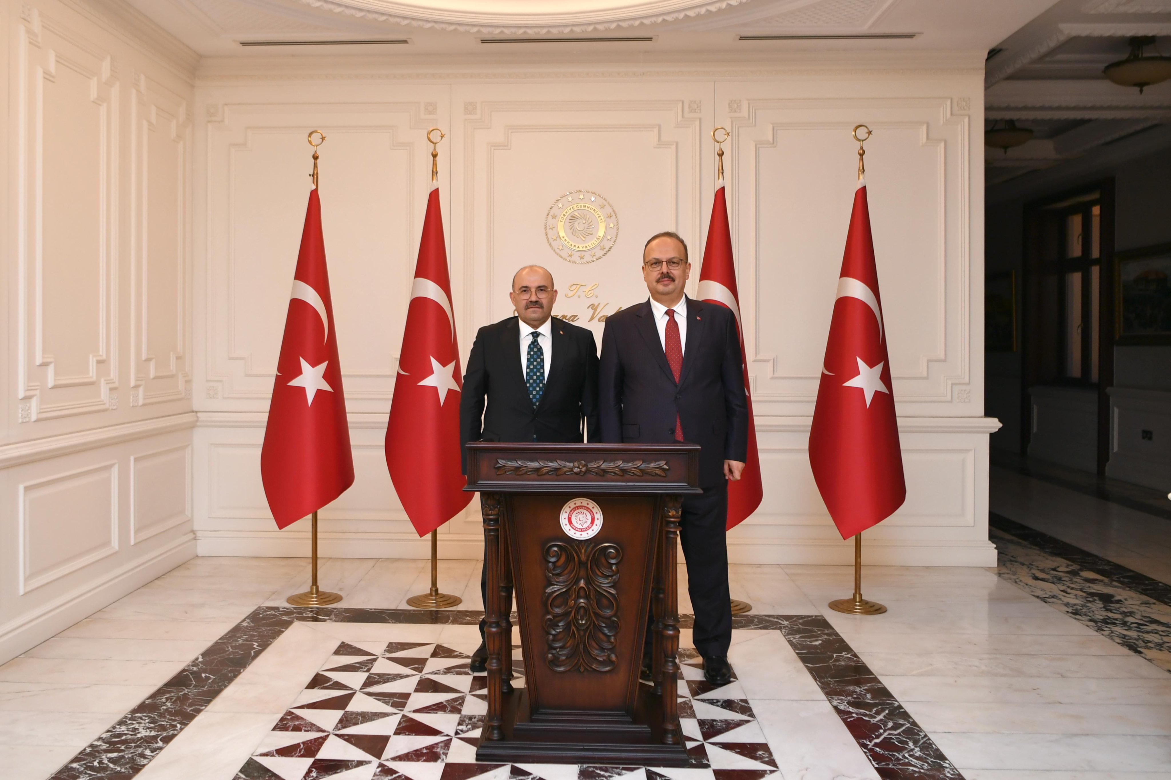 Balıkesir Valisi Ustaoğlu, Canbolat'ı Ziyaret Etti