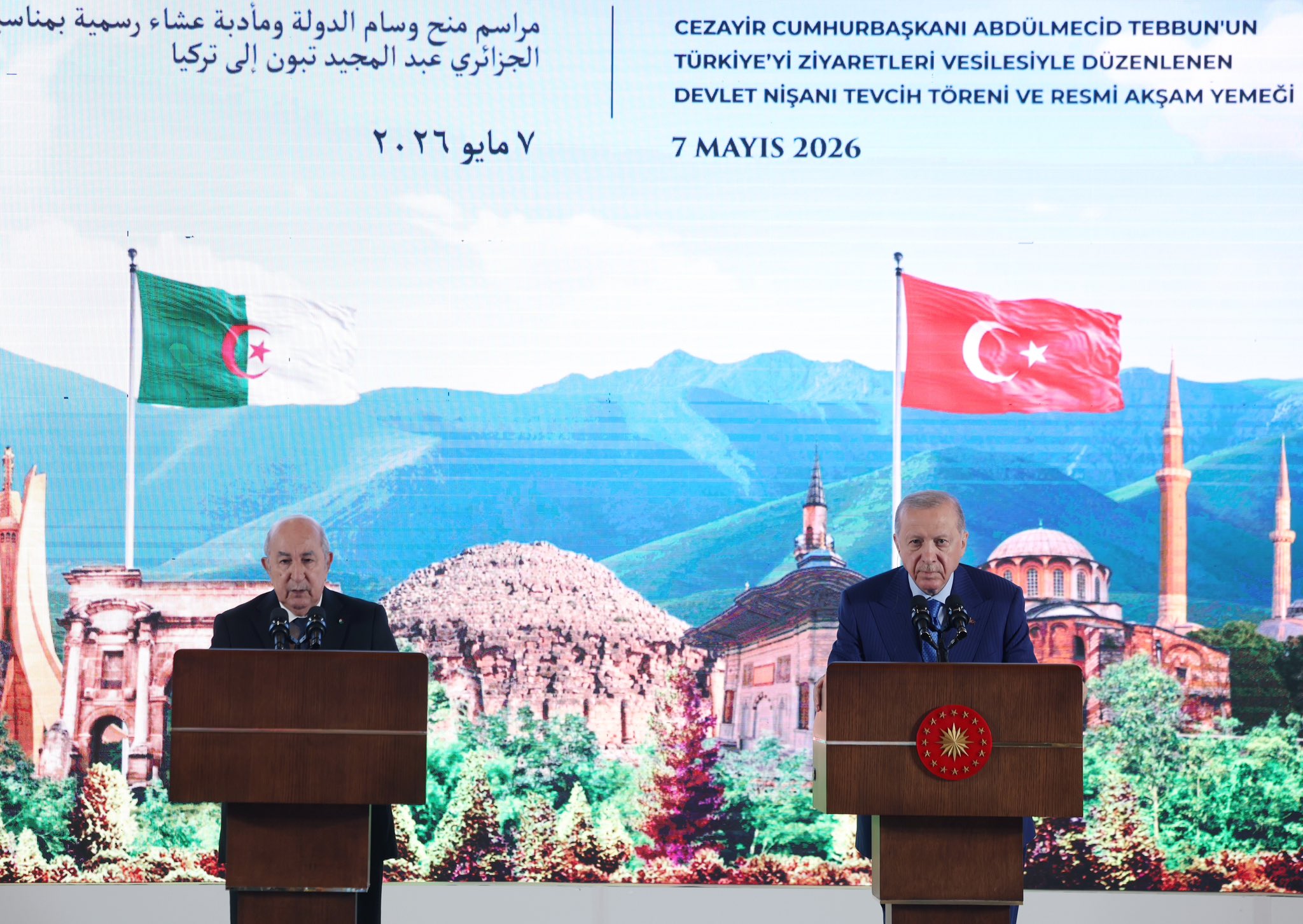 Cezayir Cumhurbaşkanı'na Devlet Nişanı Verildi