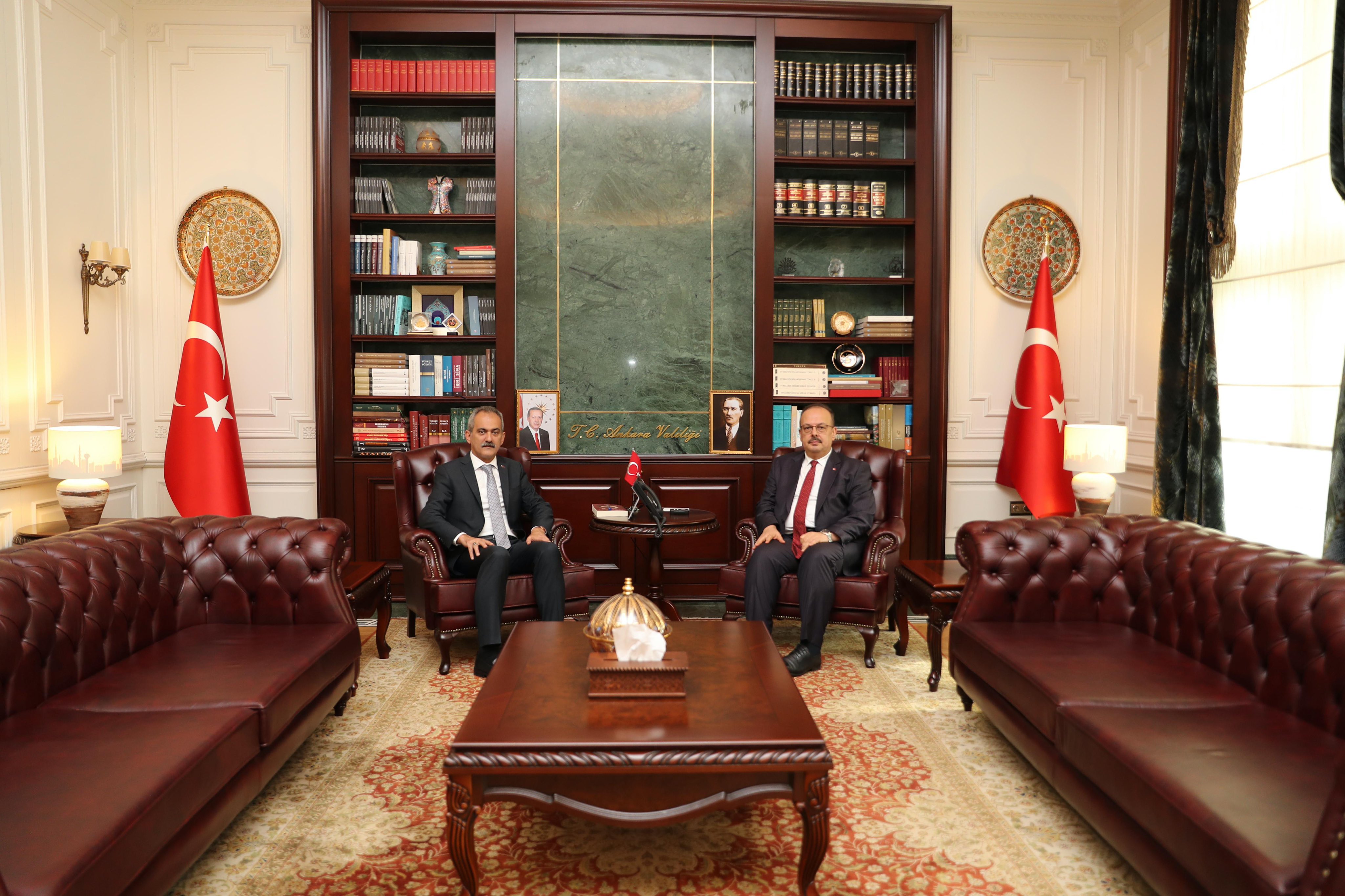 Mahmut Özer, Valilikte Yakup Canbolat'ı Ziyaret Etti