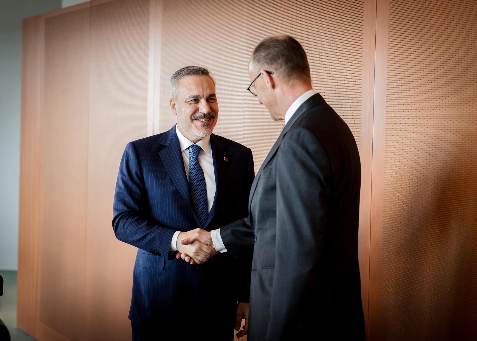 Hakan Fidan Berlin'de Almanya Başbakanı ile buluştu