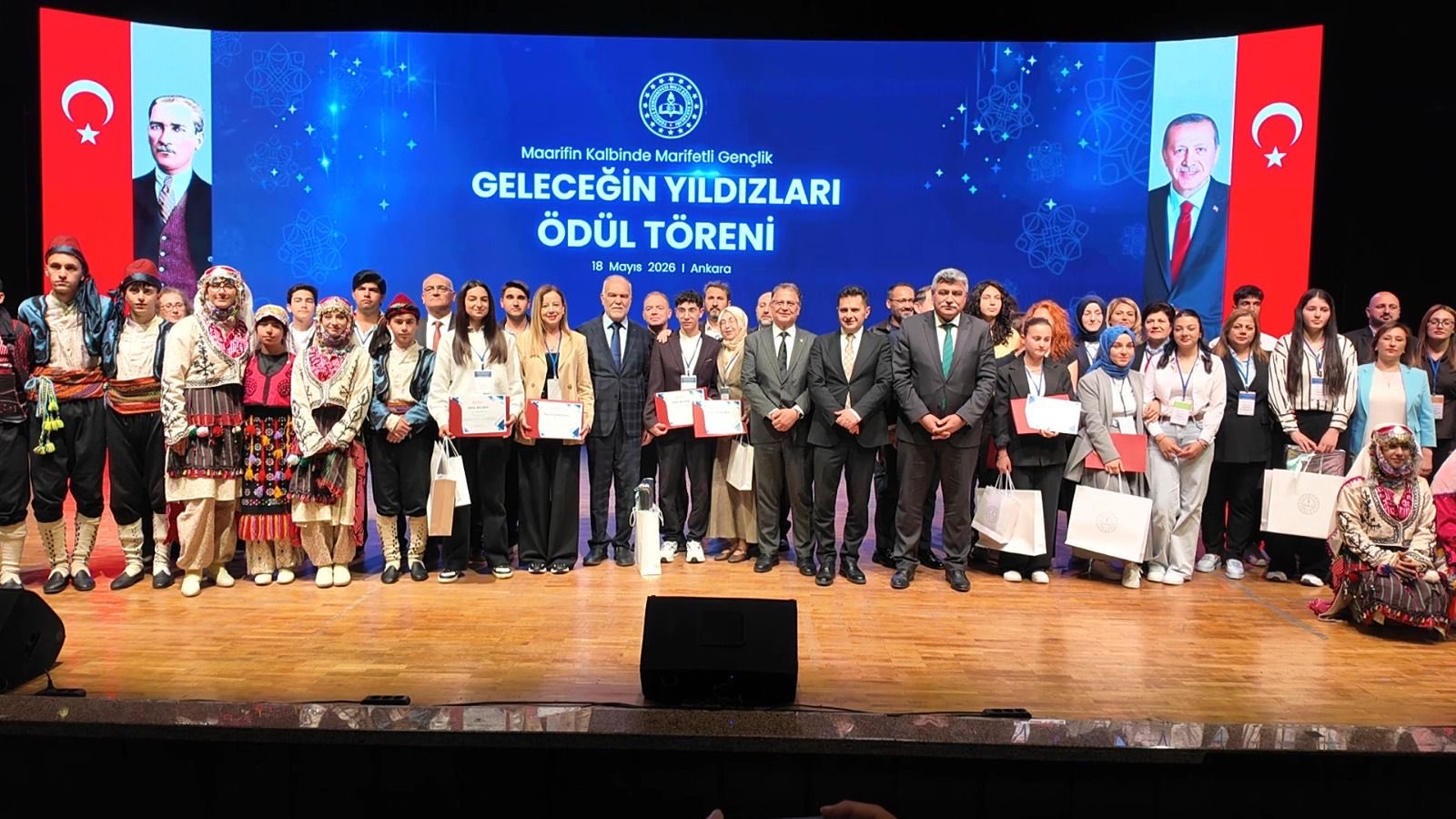 Ankara'da Geleceğin Yıldızları Ödüllerini Aldı