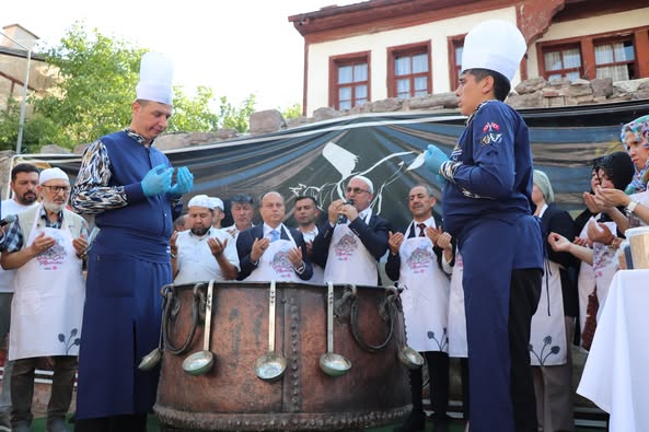 Afyonkarahisar'da Aşure Günü Coşkusu: Ticaret ve Sanayi Odası Katılımıyla Dua Programı