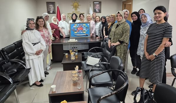Afyonkarahisar'da MHP'li Kadınlardan AK Parti Ziyareti