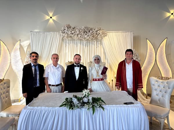 Bolvadin'de Mutluluk Şöleni: Başkan AYNACI'dan Genç Çiftlere Özel Mesaj