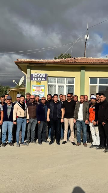 Bolvadin Belediyesi Fen İşleri Ekibine Başkan Aynacı'dan Moral Kahvaltısı ve Hediye