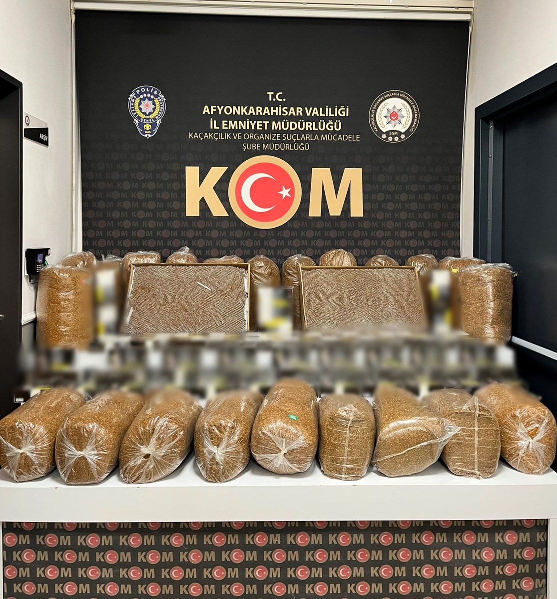 Emniyet'ten Büyük Kaçakçılık Operasyonu: 50 Bin Bandrolsüz Makaron Ele Geçirildi