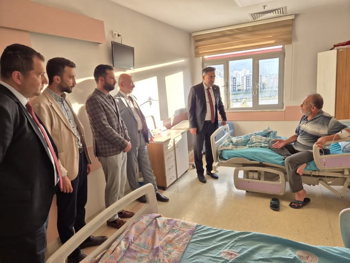 AK Parti Afyon İl Başkanı Şahin, Hastanede Tedavi Gören İl Yönetim Kurulu Üyesini Ziyaret Etti