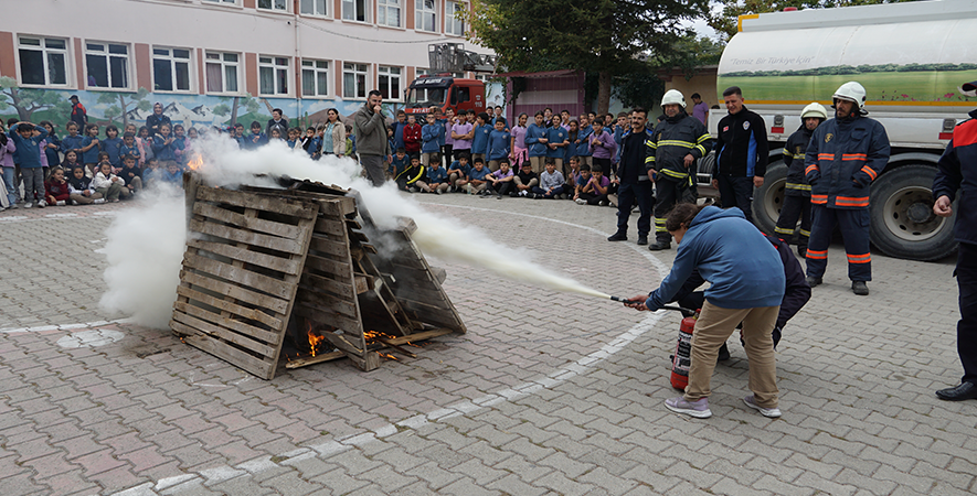 Okul Bahçesinde Yangın Senaryosu Canlandırıldı