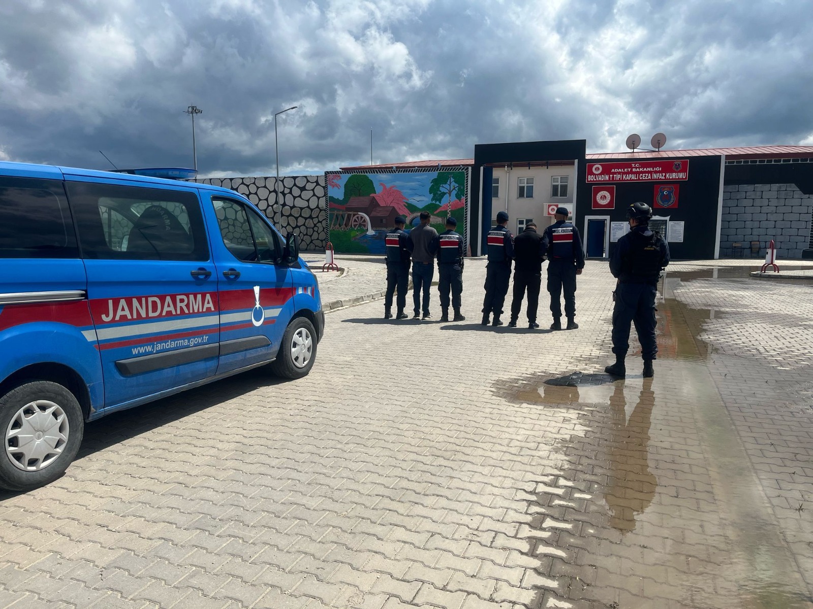 Afyonkarahisar’da 17 Yıl Hapis Cezası Bulunan İki Şahıs Yakalandı