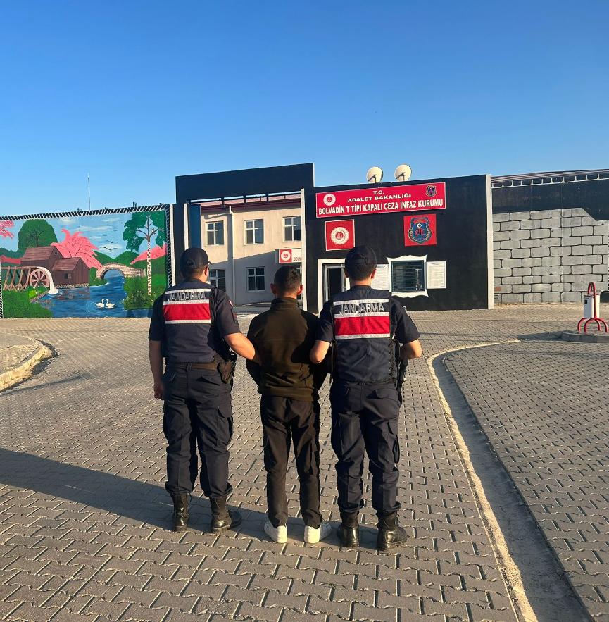 Afyonkarahisar Jandarmasından Başarılı Operasyon: Aranan Şahıs Emirdağ’da Yakalandı