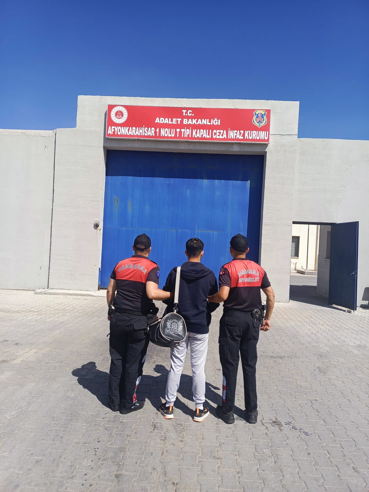 Afyonkarahisar Merkezde Aranan Hükümlü Jandarma Tarafından Yakalandı