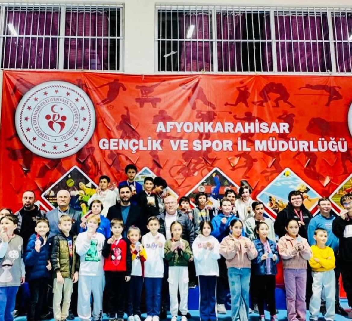 Küçükler ve Yıldızlar Satranç İl Birinciliği Müsabakaları Tamamlandı - 1