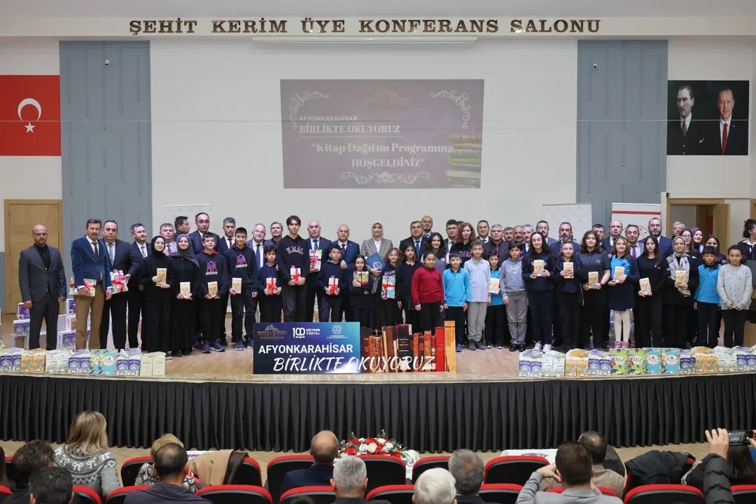 “Birlikte Okuyoruz” Kitap Dağıtım Programı Gerçekleştirildi - 1