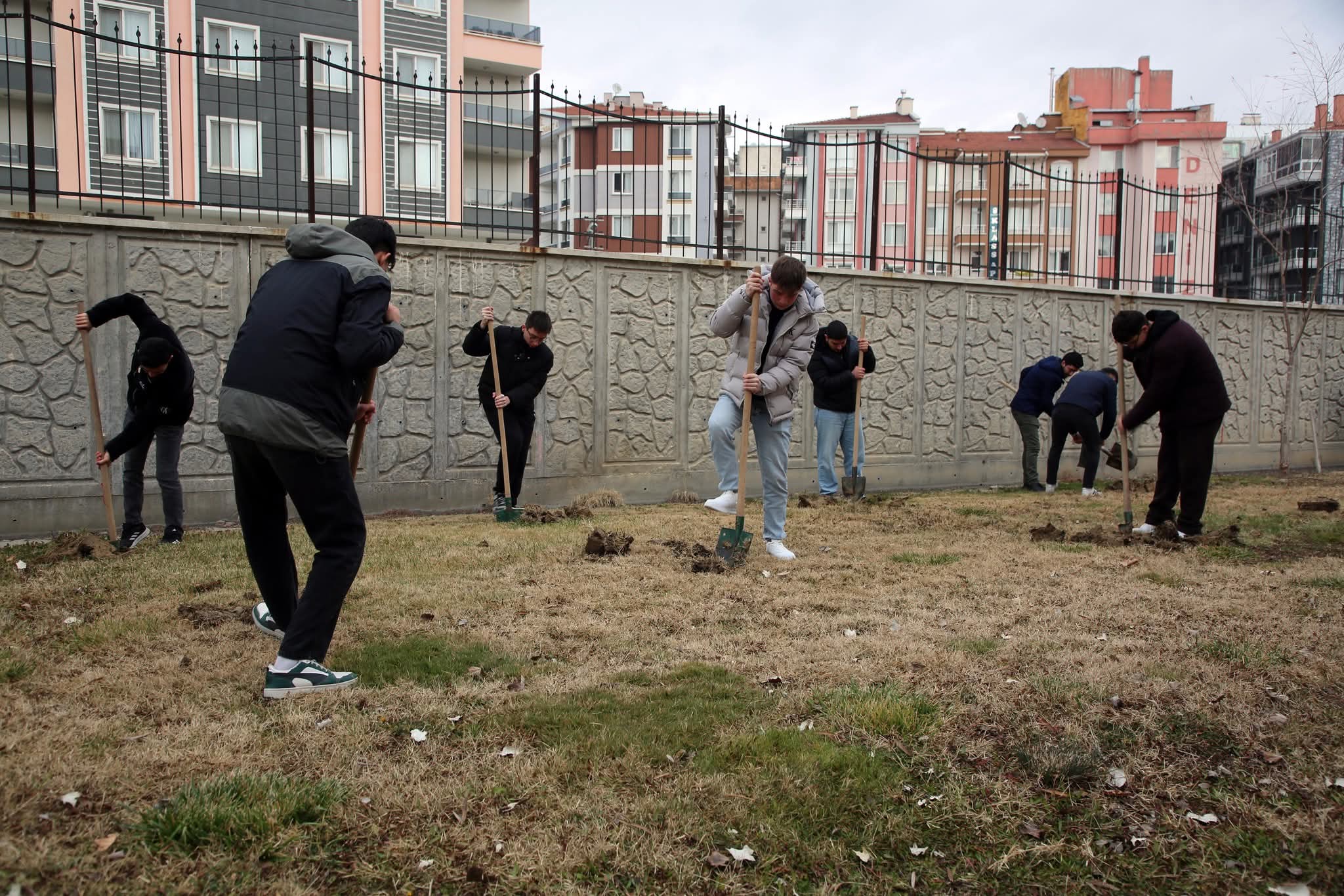 Afyon MYO’da 50 Meşe Fidanı Toprakla Buluştu - 1