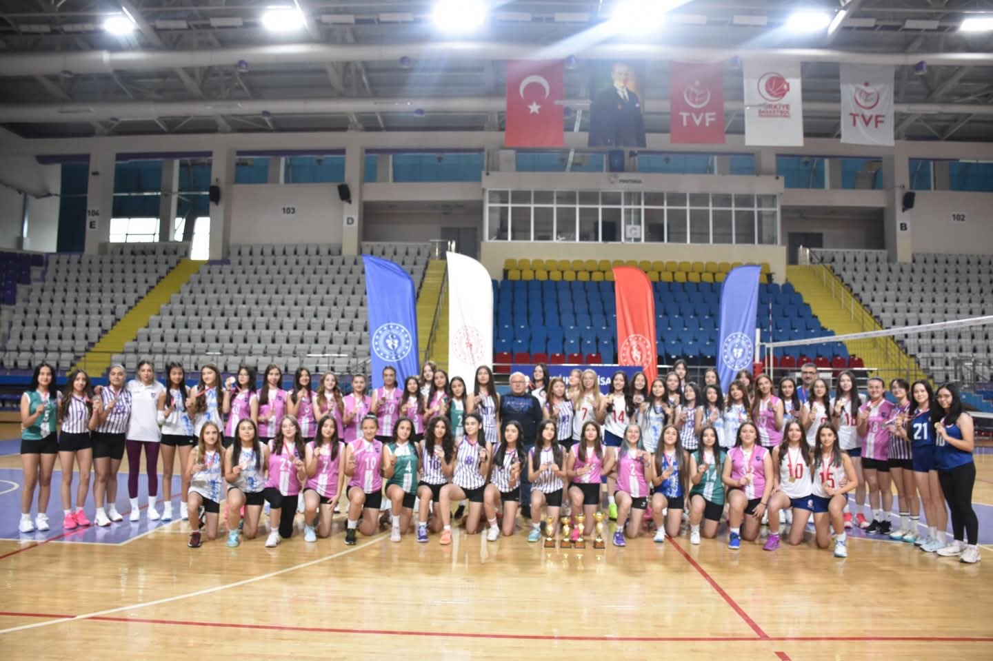Küçük Kızlar Voleybol İl Birinciliği  Tamamlandı - 1
