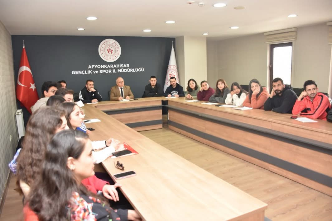 EYS Antrenörleri ile Değerlendirme Toplantısı Gerçekleştirildi - 1