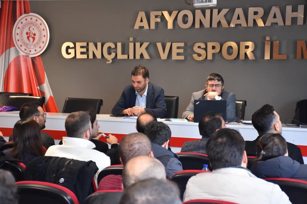 Afyonkarahisar Gençlik Merkezleri Ailesi Değerlendirme Toplantısında Bir Araya Geldi - 1