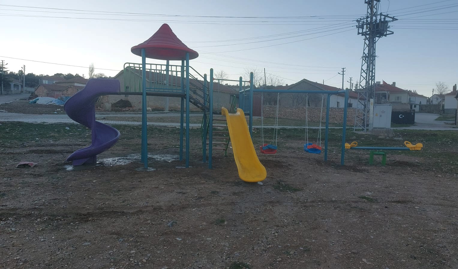 Vali Yiğitbaşı’ndan Yüreğil Köyü Çocuklarına Oyun Parkı Sürprizi - 1