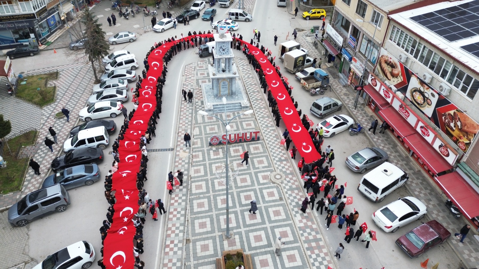 150 Metrelik Dev Bayrakla Sevgi Yürüyüşü - 1