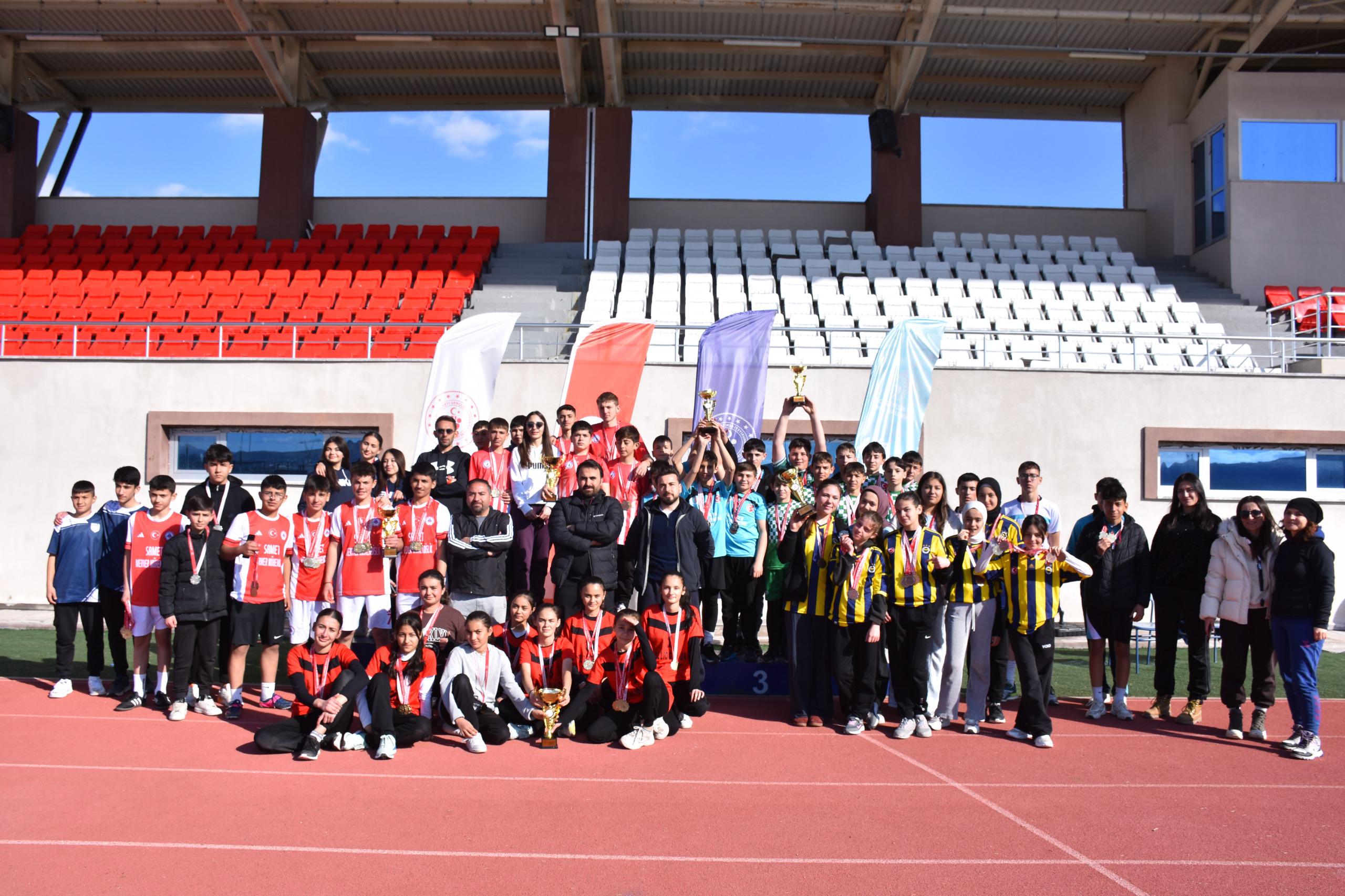 Okul Sporları Yıldızlar Atletizm Müsabakaları Sona Erdi - 1