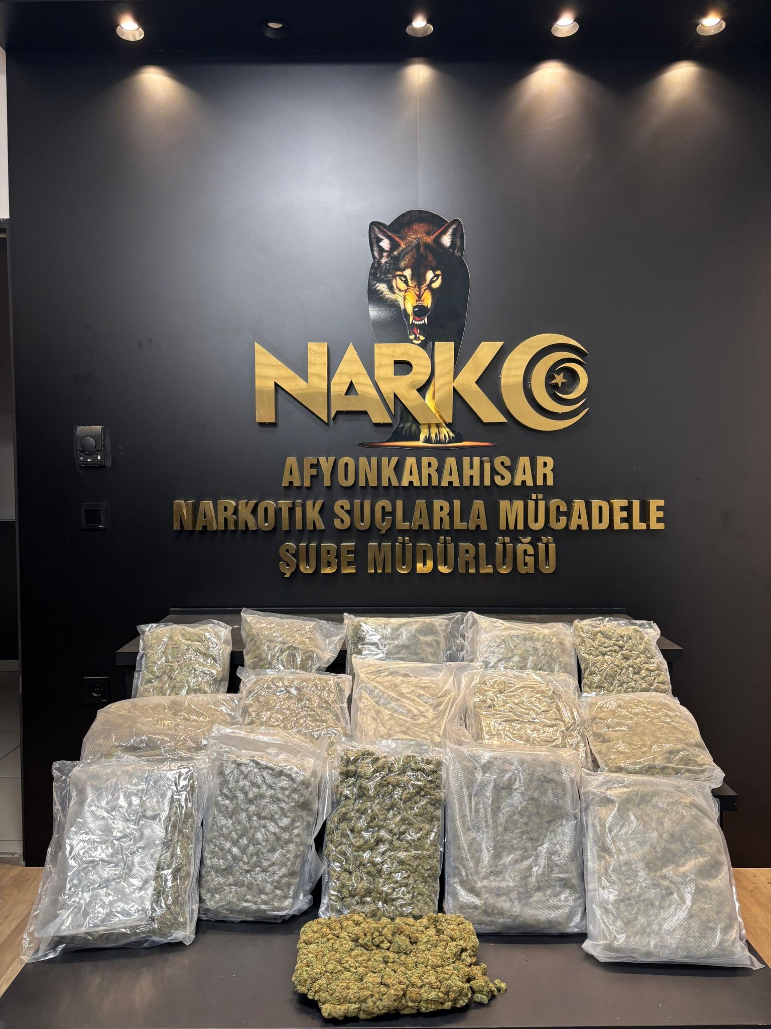 Uygulama Noktasında Durdurulan Araçta 9 Kilogram Uyuşturucu Ele Geçirildi - 1