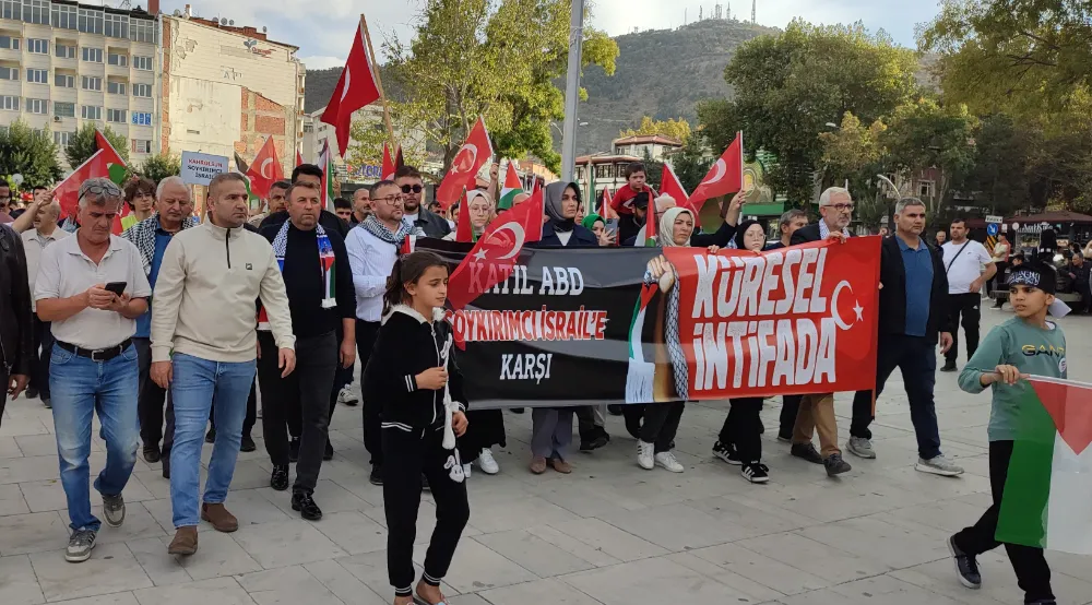 Vali Yiğitbaşı Yürüyüşe en ön sırada eşlik Etti