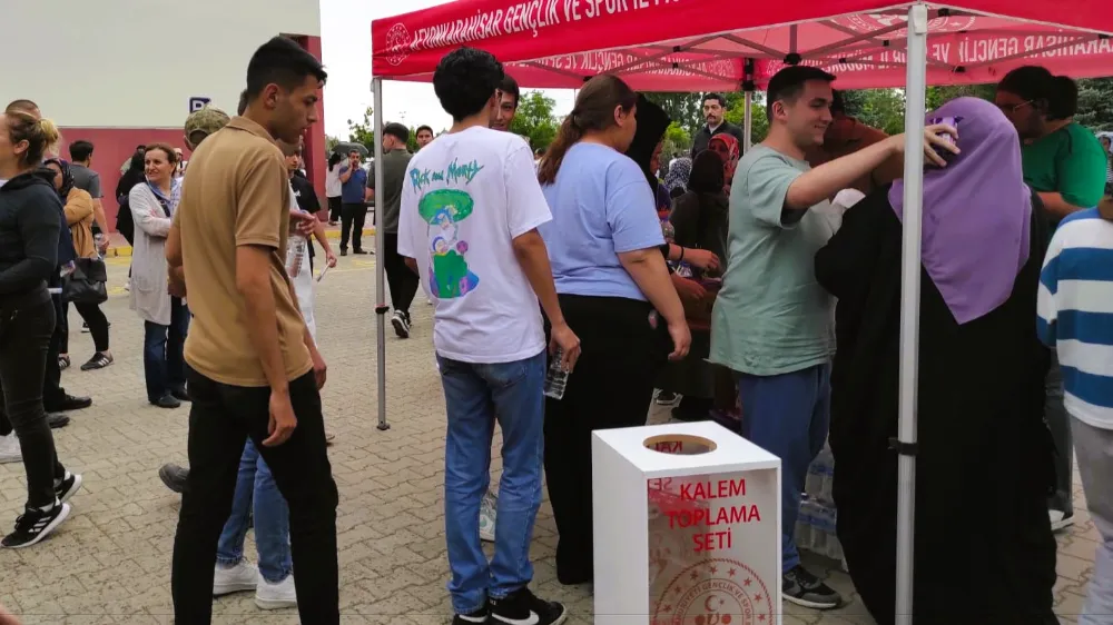 Sınavdan Çıkan Öğrencilerin Kalemleri Köy Okullarına Dağıtılacak