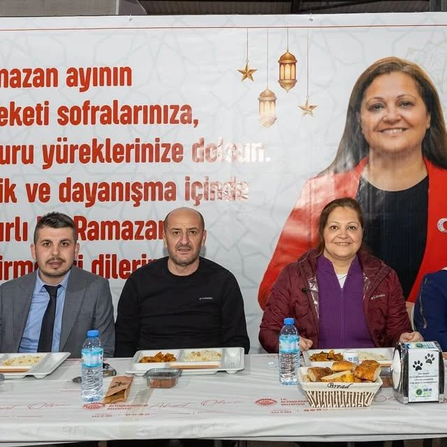 Afyonkarahisar Belediye Başkanı Burcu Köksal, Hemşehrileriyle Birlikte İftara Açtı